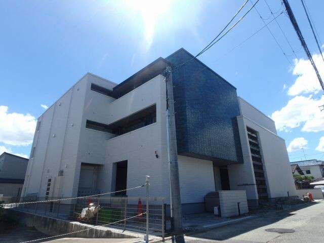 池田市神田のマンションの建物外観