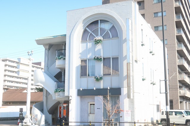 駅前通り京極　北棟の建物外観