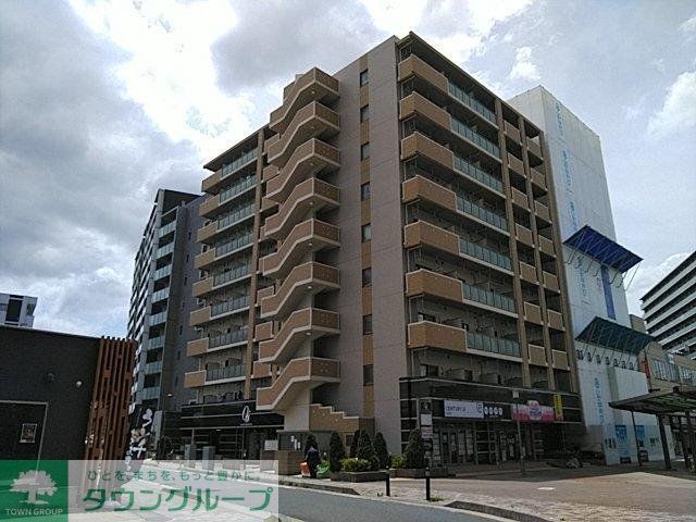 三郷市中央のマンションの建物外観