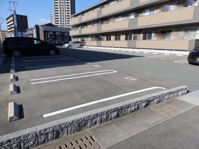 【山口市小郡給領町のアパートの駐車場】