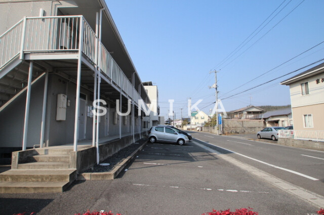 【メゾンたちばな　C棟の駐車場】