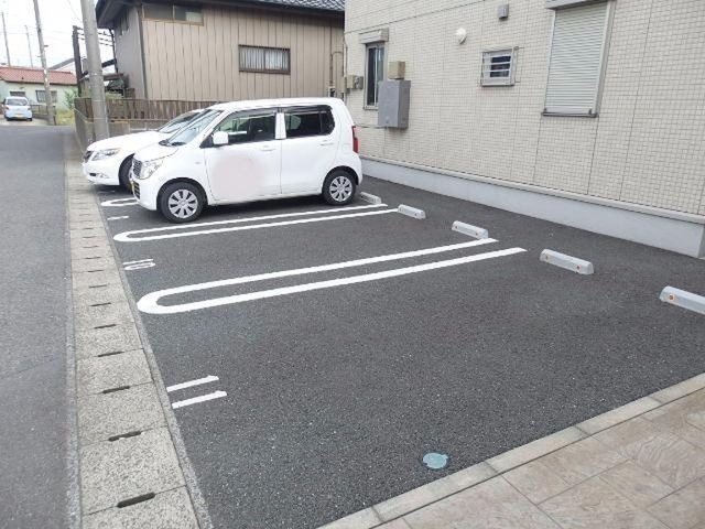 【アムールの駐車場】