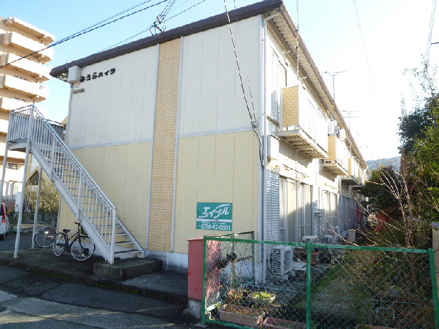 【宍粟市山崎町庄能のアパートの建物外観】