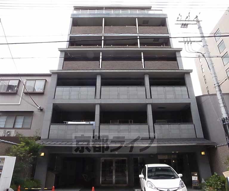 【京都市下京区本上神明町のマンションの建物外観】