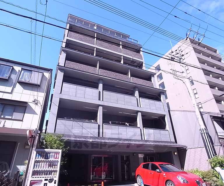 京都市下京区本上神明町のマンションの建物外観