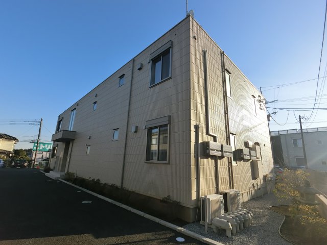 【成田市不動ケ岡のマンションの建物外観】