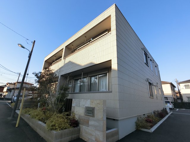 【成田市不動ケ岡のマンションの建物外観】