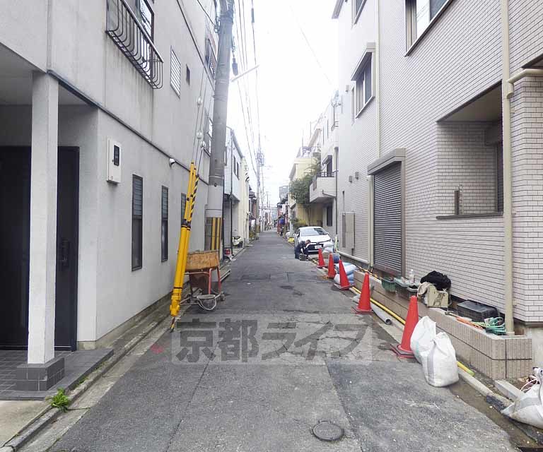 【京都市下京区中堂寺庄ノ内町のアパートの建物外観】