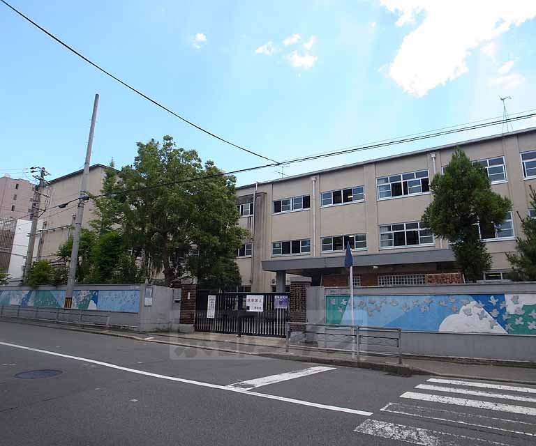 【京都市下京区中堂寺庄ノ内町のアパートの中学校】