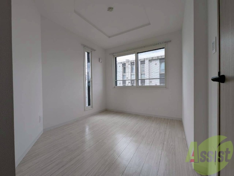 その他部屋・スペース　戸を閉めるとリビングと区切られた寝室にすることができますよ。