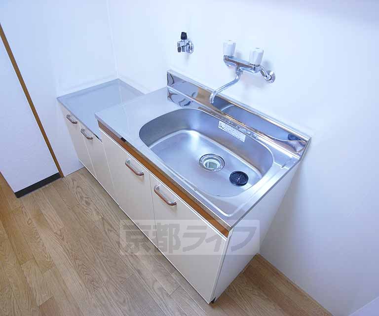 キッチン　１口コンロが置けます。