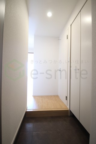 玄関　※同マンション内の別タイプの写真となります。 ※参考イメージ