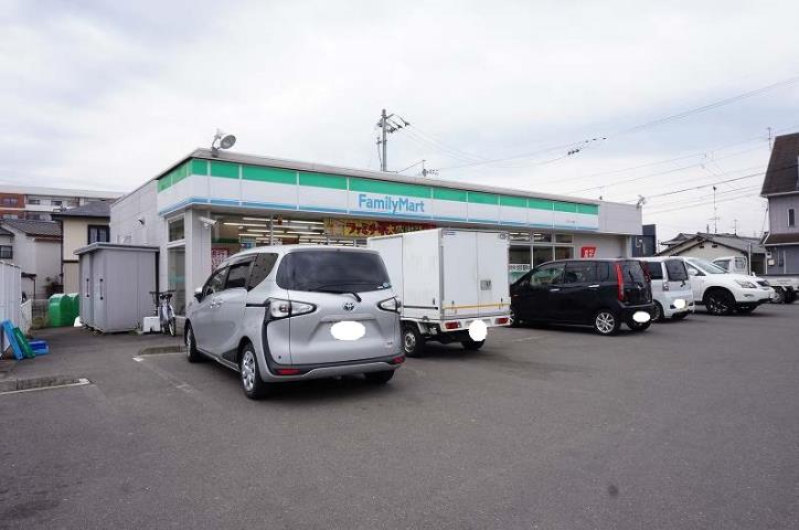 コンビニ　ファミリーマート（コンビニ）まで598m