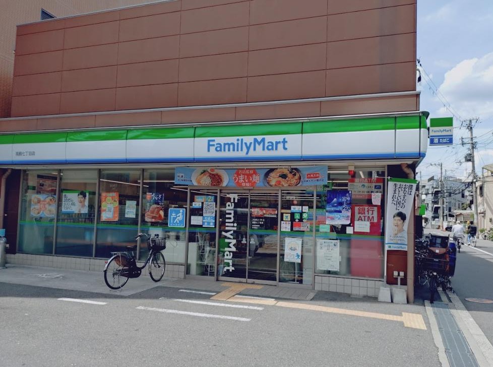 コンビニ　ファミリーマート高殿七丁目店（コンビニ）まで82m