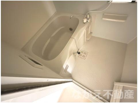 バス・シャワールーム　コンパクトで使いやすいお風呂です