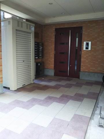 エントランス　プラージュ登戸の入り口