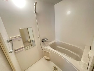 バス・シャワールーム　棚も付いています