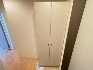 玄関　大きな下駄箱です