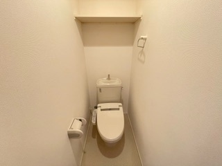 トイレ　洗浄機能付き便座です