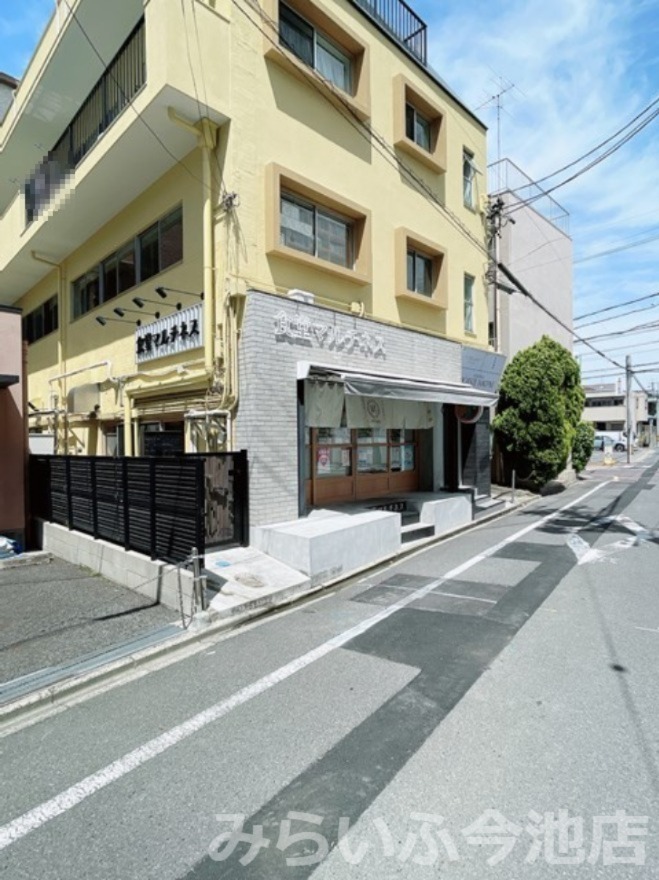 飲食店　食堂マルチネス（飲食店）まで325m