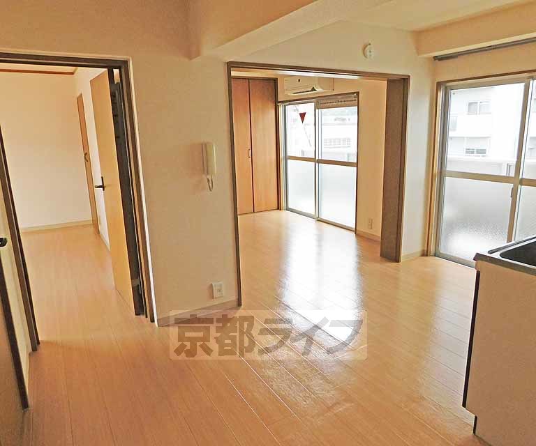 居室・リビング　広々とした室内です。