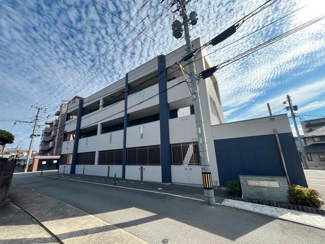 エントランス　外観写真（昼）