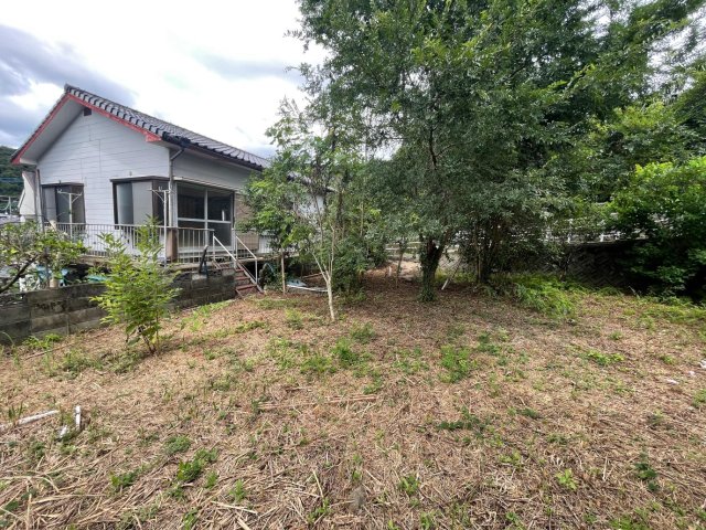 眺望　奥が家です。目の前に広い庭！