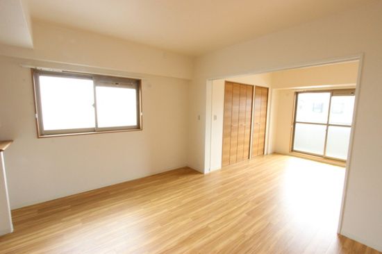 居室・リビング　こちらのリビングで趣味の時間をお楽しみください