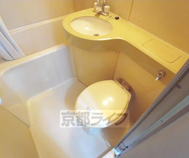 トイレ　清潔感あるバスルームです