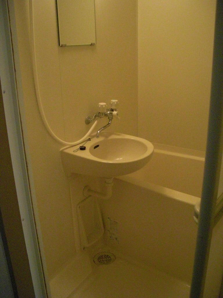 バス・シャワールーム　洗面台は別に独立工事