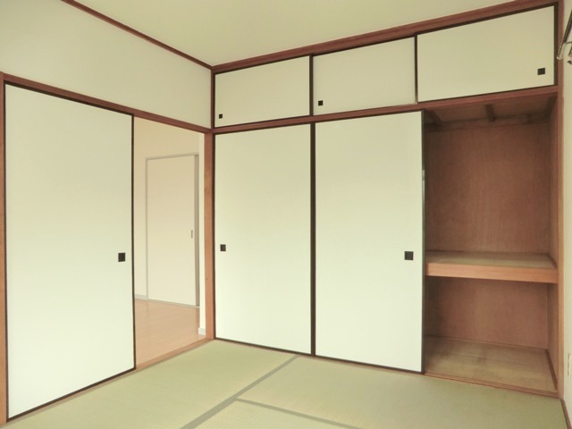 収納　★和室側に１間分の押し入れ収納あり★