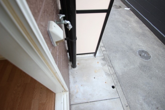 バルコニー　同物件別室