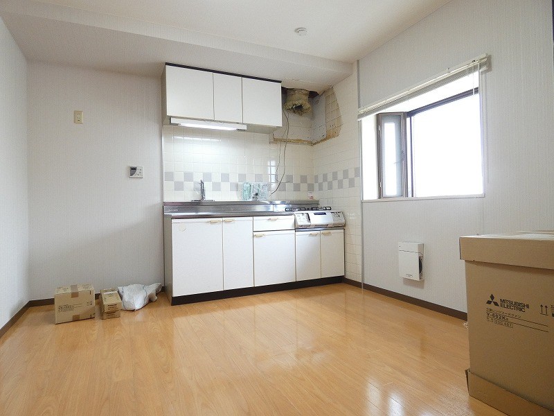 居室・リビング　別号室写真使用