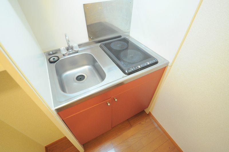 キッチン　電熱タイプのコンロが２口