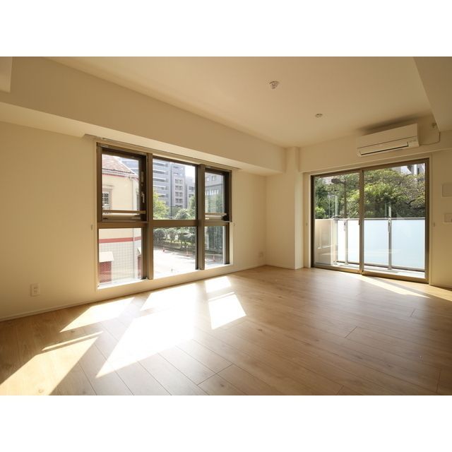 居室・リビング　☆明るい洋室☆