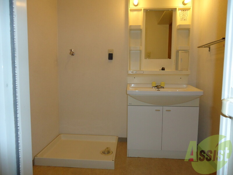 洗面設備　お洒落れな独立洗面台、身だしなみにも気合が入ります