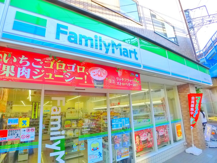 コンビニ　ファミリーマート（コンビニ）まで450m