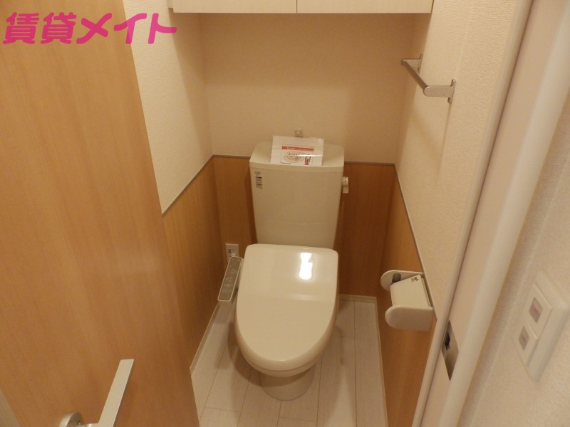 トイレ　同型参考写真