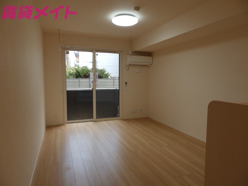 居室・リビング　同型参考写真