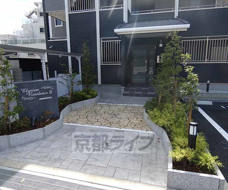 その他共有部分　見栄えも意識された入り口ですね。