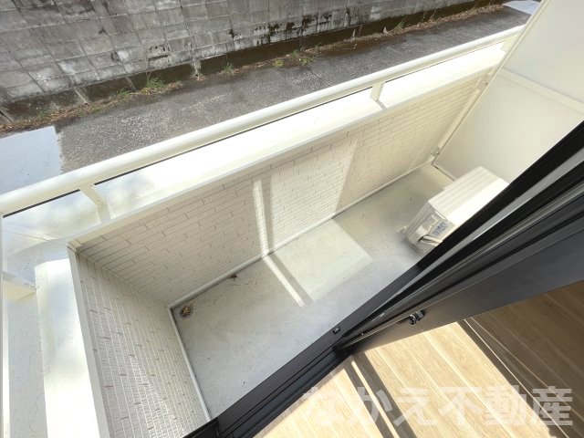バルコニー　お洗濯にも便利なバルコニー付き