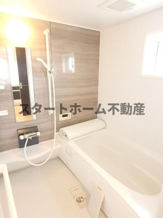 バス・シャワールーム　落ち着いた空間のお風呂です