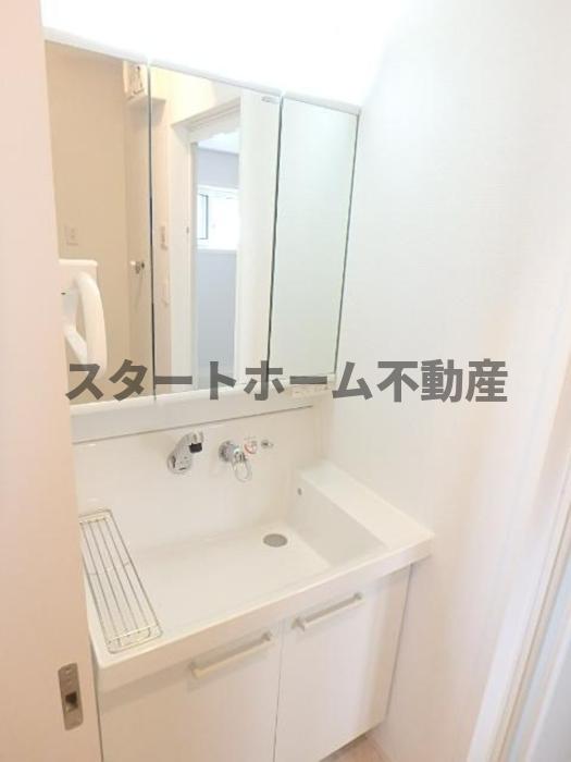 洗面設備　コンパクトで使いやすい洗面所