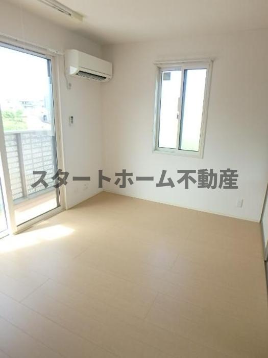 居室・リビング　こちらの居間で趣味の時間をお楽しみください