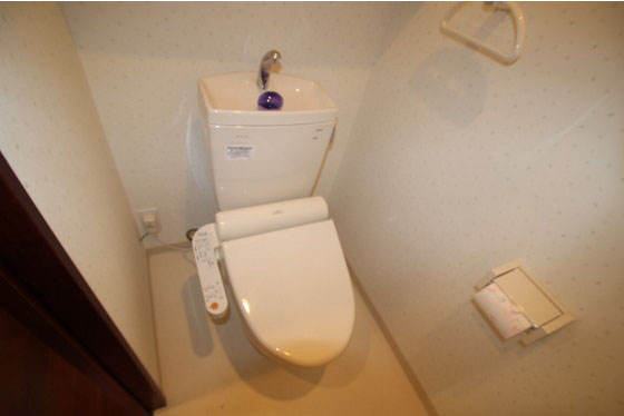 トイレ　※掲載写真は同マンション別部屋参考写真となります。