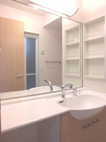 洗面設備　写真は別のお部屋です。