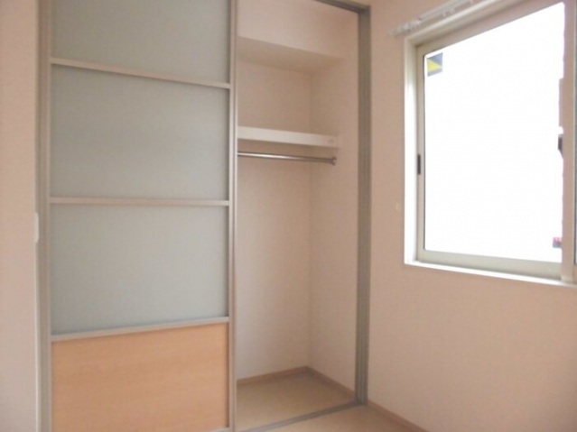 収納　写真は別のお部屋です。