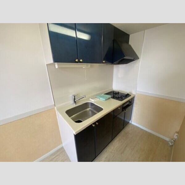 キッチン　室内写真は別部屋の写真です。