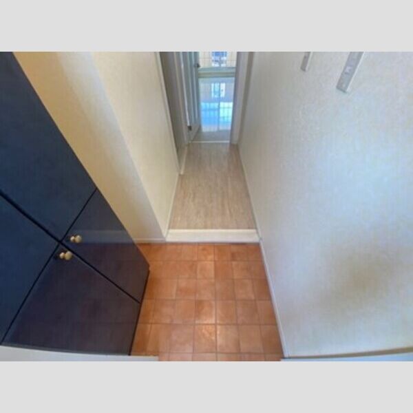 玄関　室内写真は別部屋の写真です。