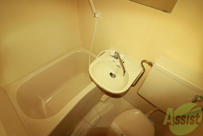 洗面設備　シンプルな洗面台